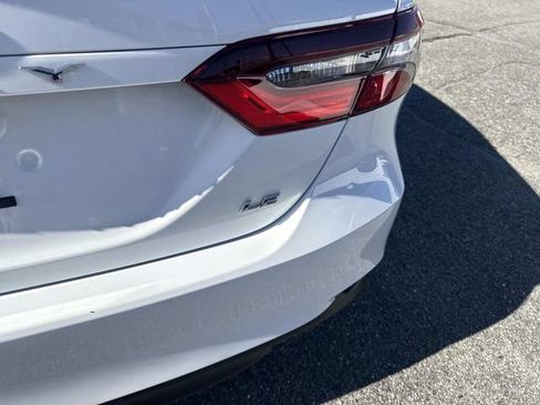 Used 2022 Toyota Camry LE image 6