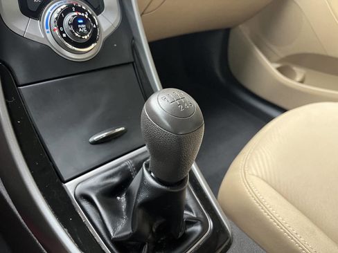 Used 2013 Hyundai Elantra GLS image 30