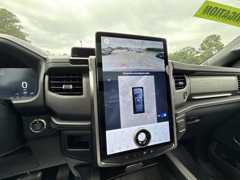 Used 2023 Ford Expedition Max Platinum image 18