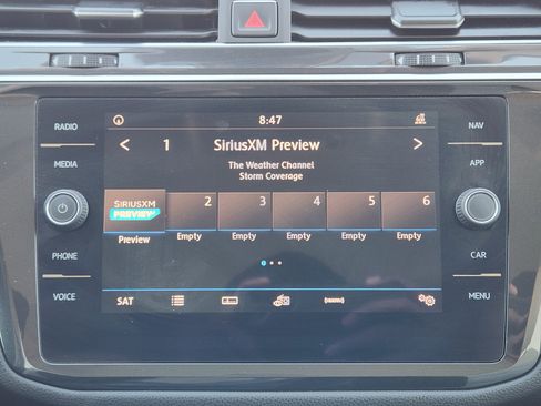 Used 2018 Volkswagen Tiguan SEL Premium image 17