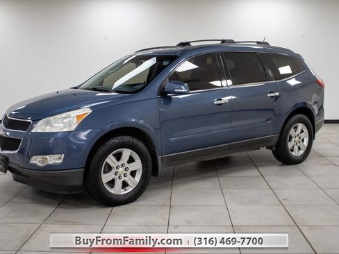 Used 2012 Chevrolet Traverse LT image 1