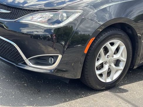 Used 2020 Chrysler Pacifica Limited FWD image 9