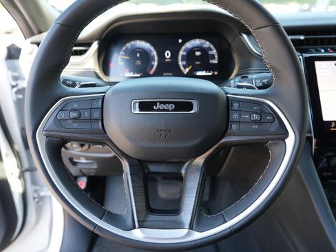 Used 2024 Jeep Grand Cherokee L Limited w/ Luxury Tech Group II AWD/4WD image 25
