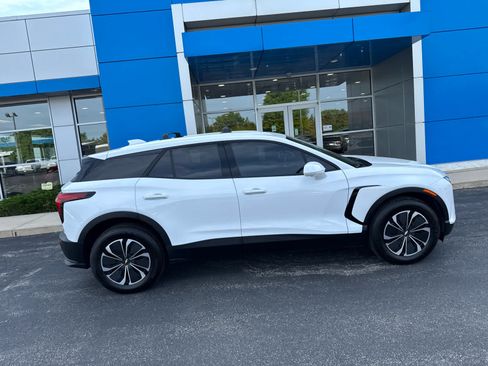 Used 2024 Chevrolet Blazer EV LT AWD/4WD image 3