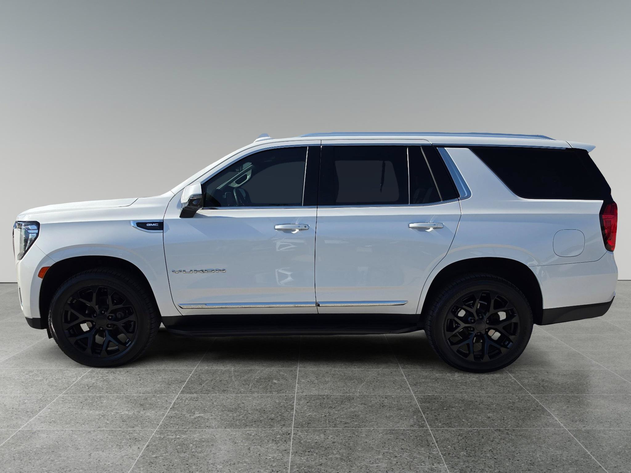 Used 2021 GMC Yukon SLT w/ SLT Premium Package AWD/4WD image 2