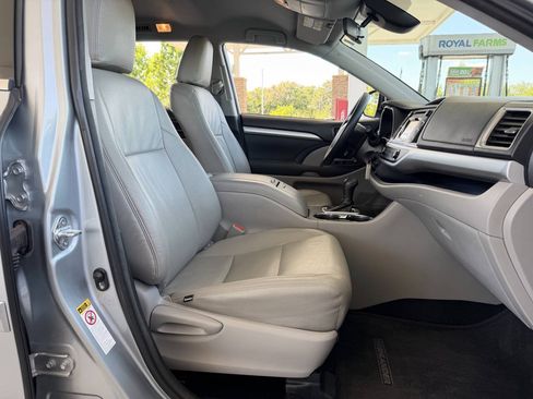 Used 2018 Toyota Highlander LE FWD image 22