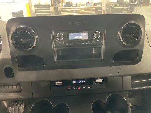 Used 2019 Mercedes-Benz Sprinter 144 image 37