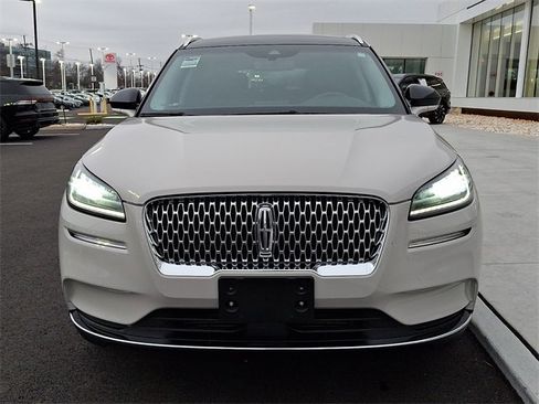 Used 2022 Lincoln Corsair AWD w/ Premium Package image 3