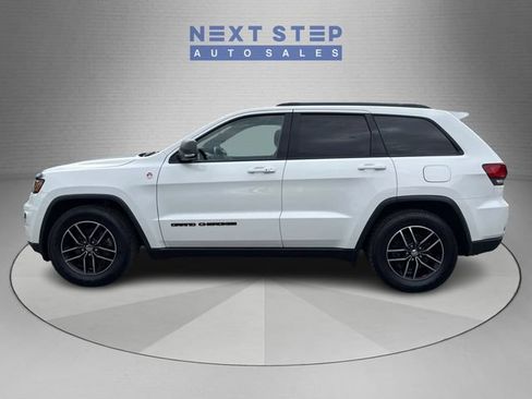 Used 2017 Jeep Grand Cherokee Trailhawk w/ Trailhawk Luxury Group AWD/4WD image 4