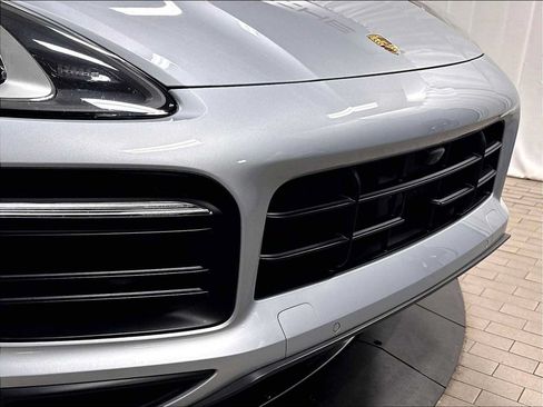 Used 2023 Porsche Cayenne AWD/4WD image 32
