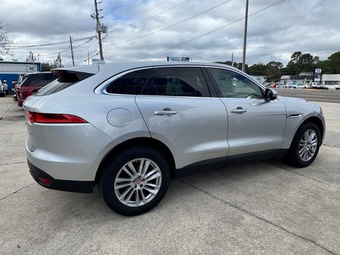 Used 2018 Jaguar F-PACE Prestige image 4