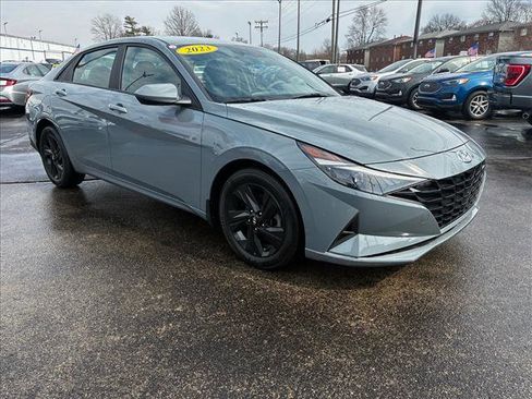 Used 2023 Hyundai Elantra SEL image 3