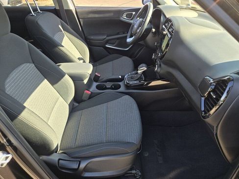 Certified 2025 Kia Soul EX FWD image 16