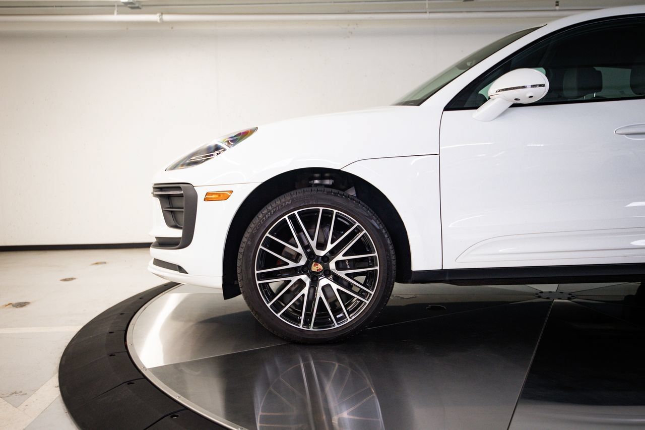 Certified 2023 Porsche Macan AWD/4WD image 11