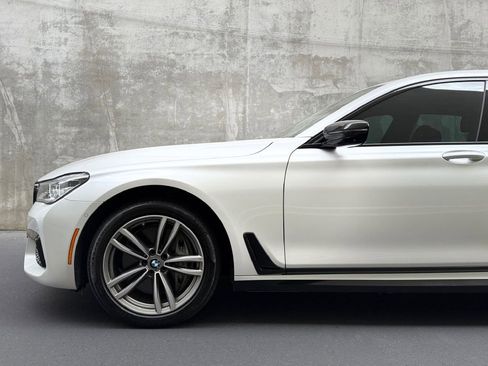 Used 2017 BMW 750i xDrive image 6