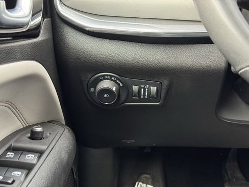 Used 2024 Jeep Compass Limited image 31