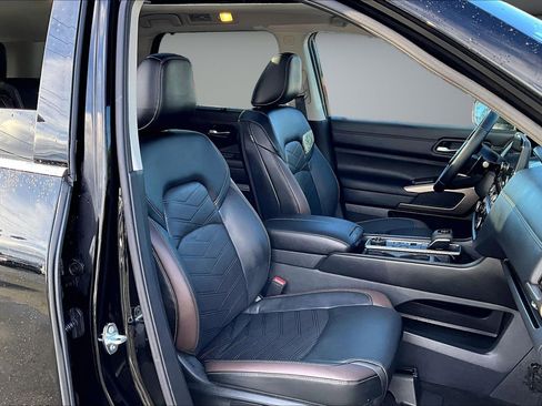 New 2025 Nissan Pathfinder Platinum w/ Cargo Package image 11