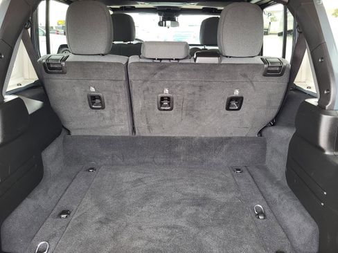 Used 2024 Jeep Wrangler Unlimited Sahara AWD/4WD image 12