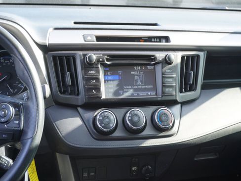 Used 2018 Toyota RAV4 LE image 15