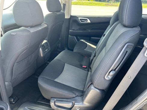 Used 2017 Nissan Pathfinder SV image 9