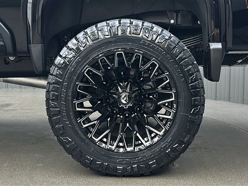 Used 2025 GMC Sierra 3500 Denali w/ Denali Reserve Package image 12