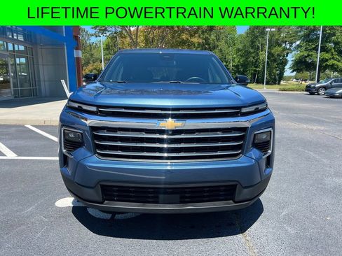 Used 2025 Chevrolet Traverse LT FWD image 3