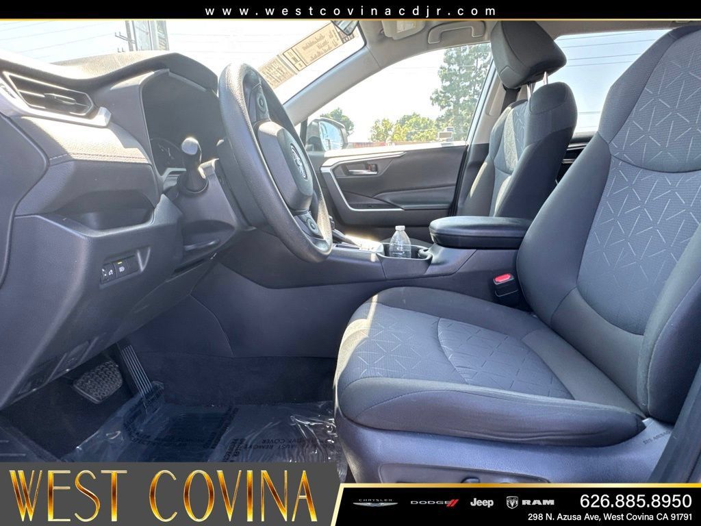 Used 2024 Toyota RAV4 XLE FWD image 21