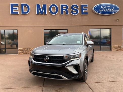 Used 2024 Volkswagen Taos SE image 1