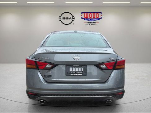 Used 2024 Nissan Altima 2.5 SV w/ SV Premium Package image 3