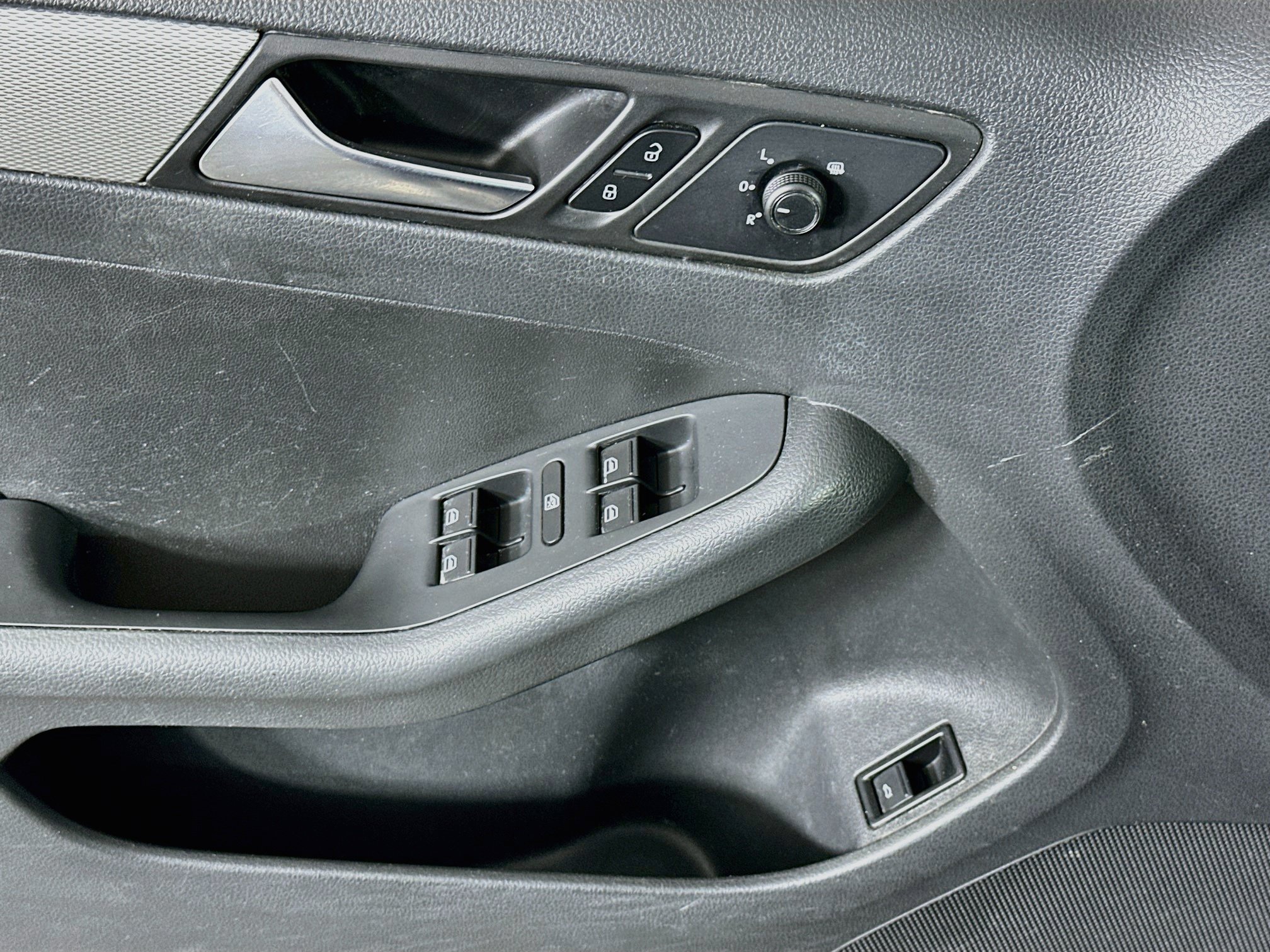 Used 2015 Volkswagen Jetta SE FWD image 15