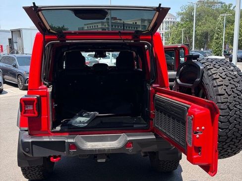 Used 2025 Jeep Wrangler Unlimited Rubicon AWD/4WD image 14