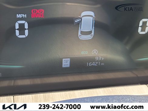 Certified 2025 Kia Telluride EX w/ EX Captain's Chair Package FWD image 29
