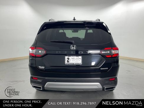 Used 2024 Honda Pilot Touring image 7