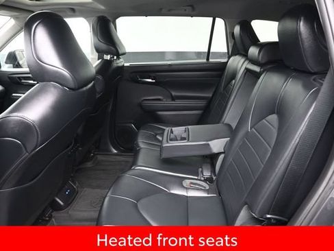 Used 2022 Toyota Highlander XLE AWD/4WD image 13