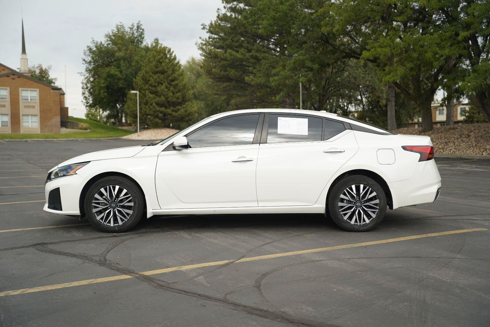 Used 2023 Nissan Altima 2.5 SV AWD/4WD image 2