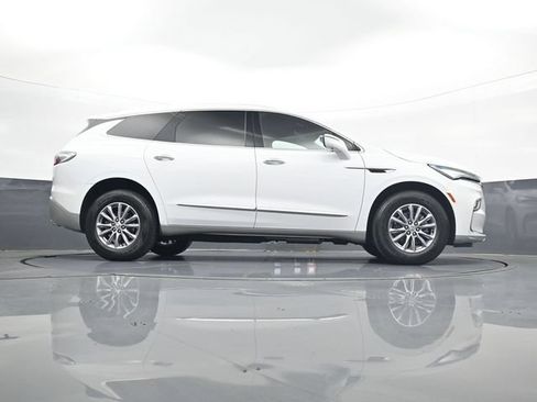 Used 2023 Buick Enclave Essence AWD/4WD image 25