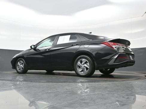 Used 2024 Hyundai Elantra SE FWD image 25