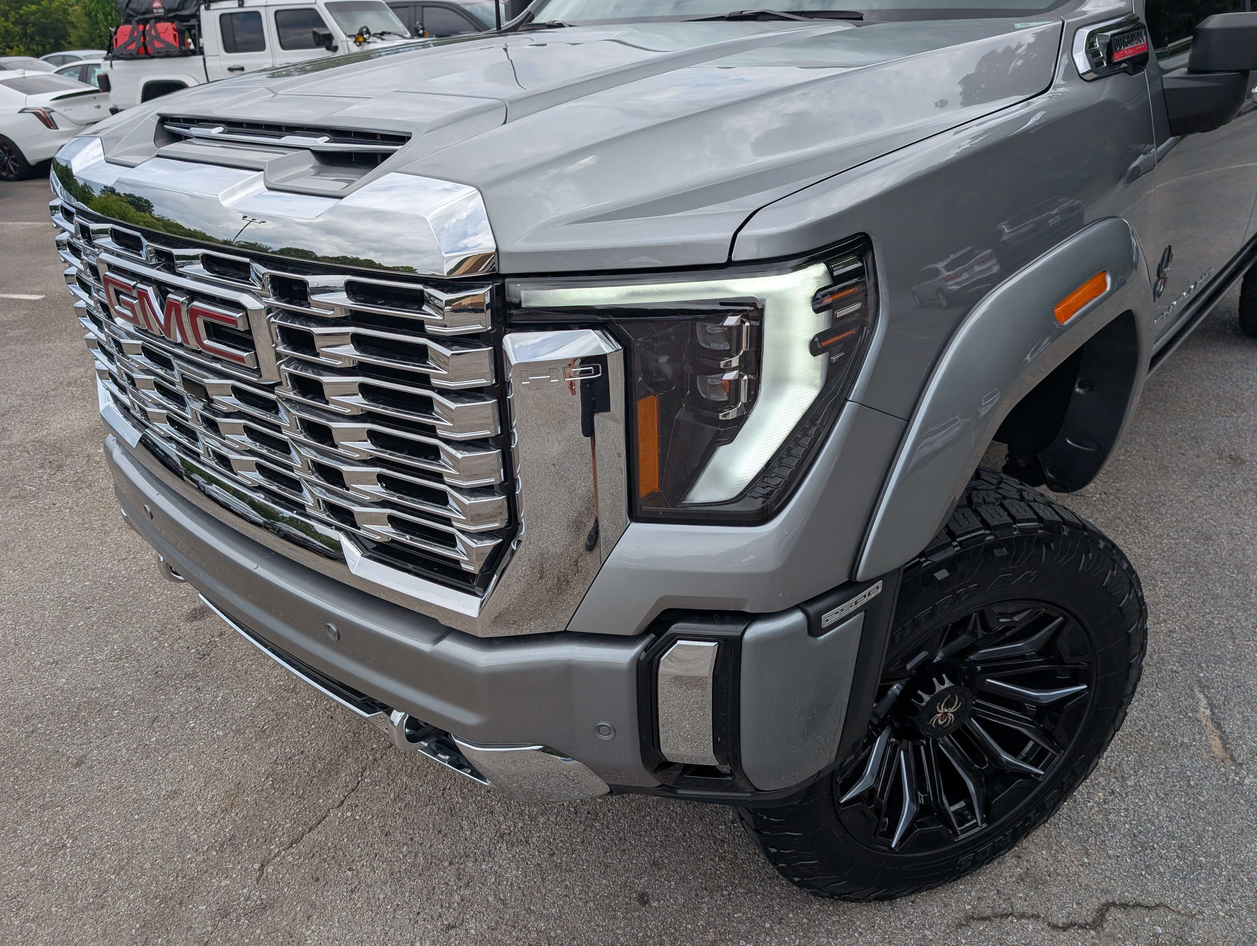 Used 2025 GMC Sierra 2500 Denali w/ Denali Reserve Package AWD/4WD image 13