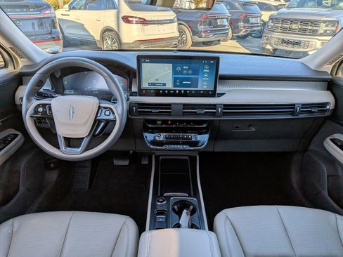 Certified 2023 Lincoln Corsair FWD w/ Equipment Group 101A image 18