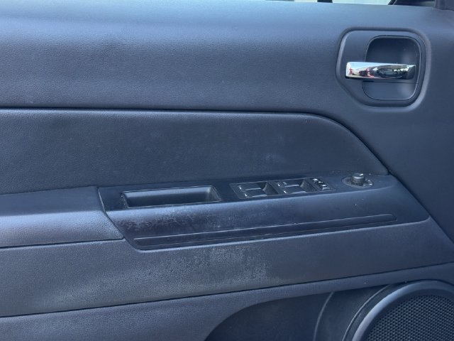 Used 2015 Jeep Patriot High Altitude FWD image 19