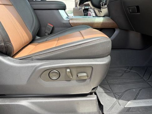 Used 2023 Chevrolet Silverado 1500 High Country w/ High Country Premium Package AWD/4WD image 43