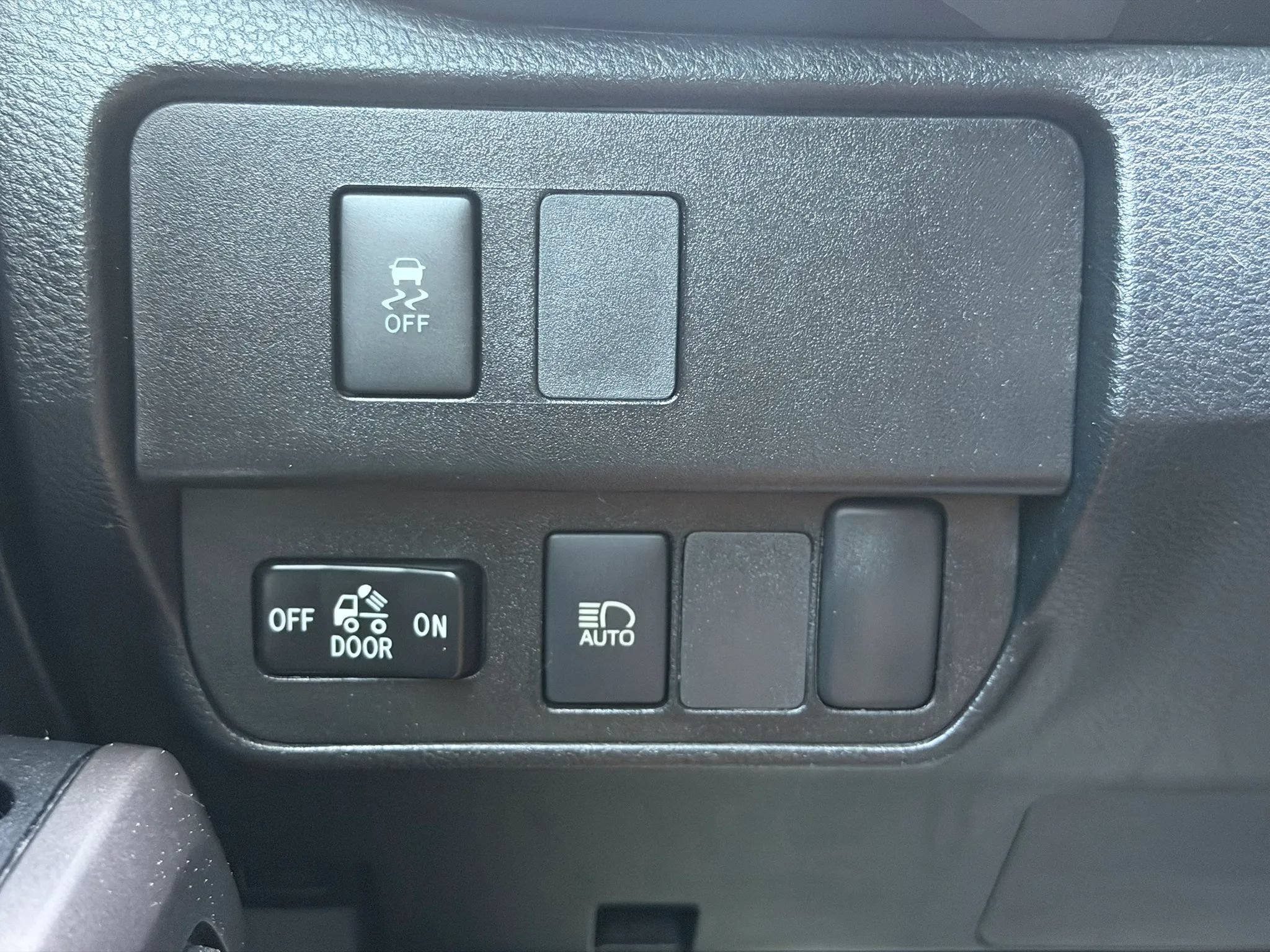 Used 2020 Toyota Tacoma SR5 AWD/4WD image 25