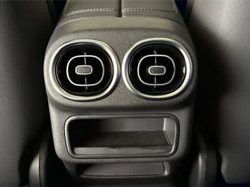 Used 2025 Mercedes-Benz GLC 300 4MATIC image 37