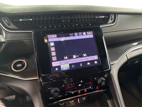 Used 2023 Jeep Grand Cherokee L Laredo image 14