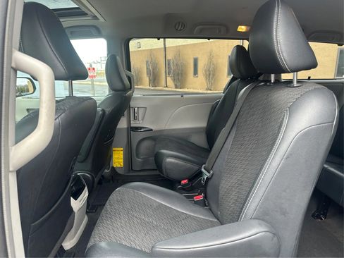 Used 2014 Toyota Sienna SE image 10