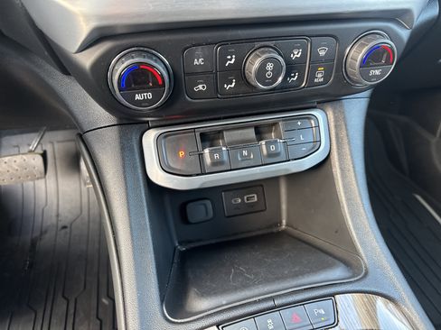 Used 2021 GMC Acadia SLE w/ Driver Convenience Package image 25