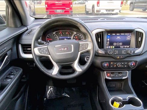 Used 2024 GMC Terrain SLT AWD/4WD image 6