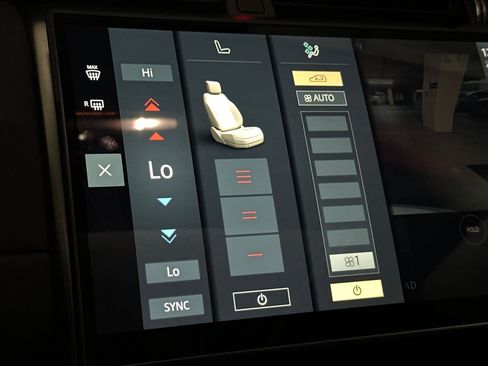 Used 2024 Land Rover Discovery Sport S image 22