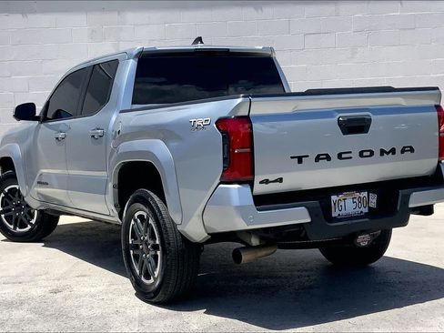 Used 2024 Toyota Tacoma TRD Sport AWD/4WD image 4