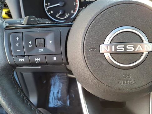 Used 2023 Nissan Rogue SL w/ SL Premium Package image 18